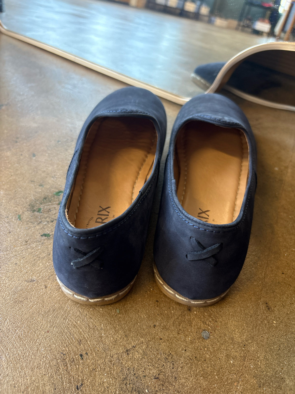 Charix Shoe Size 39.5 Navy Flats