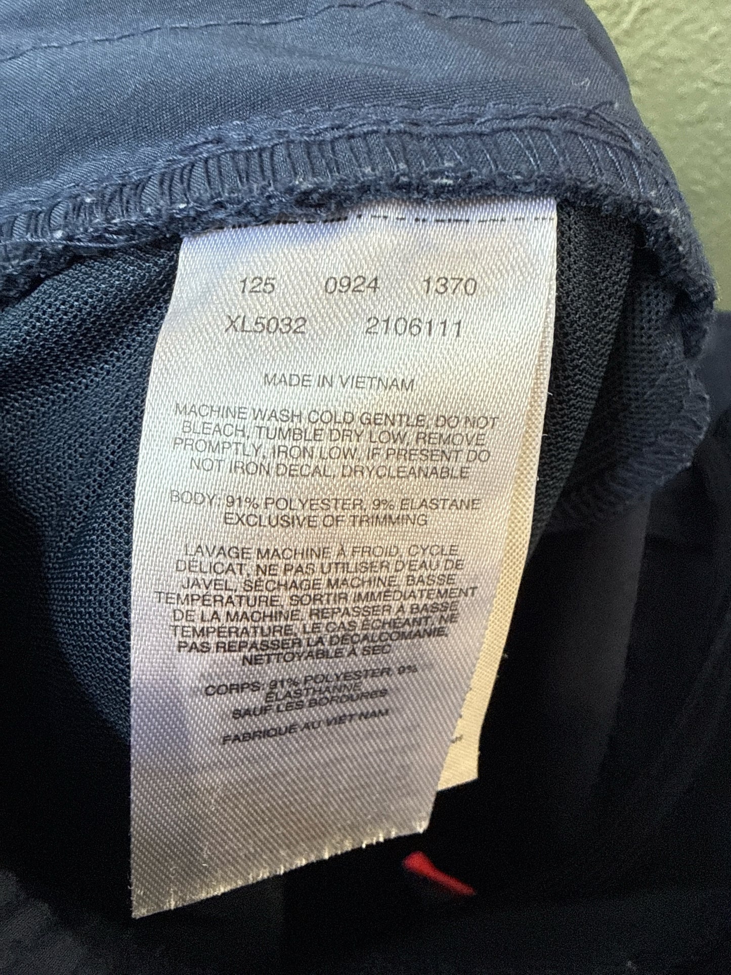 Columbia Size L Navy Shorts