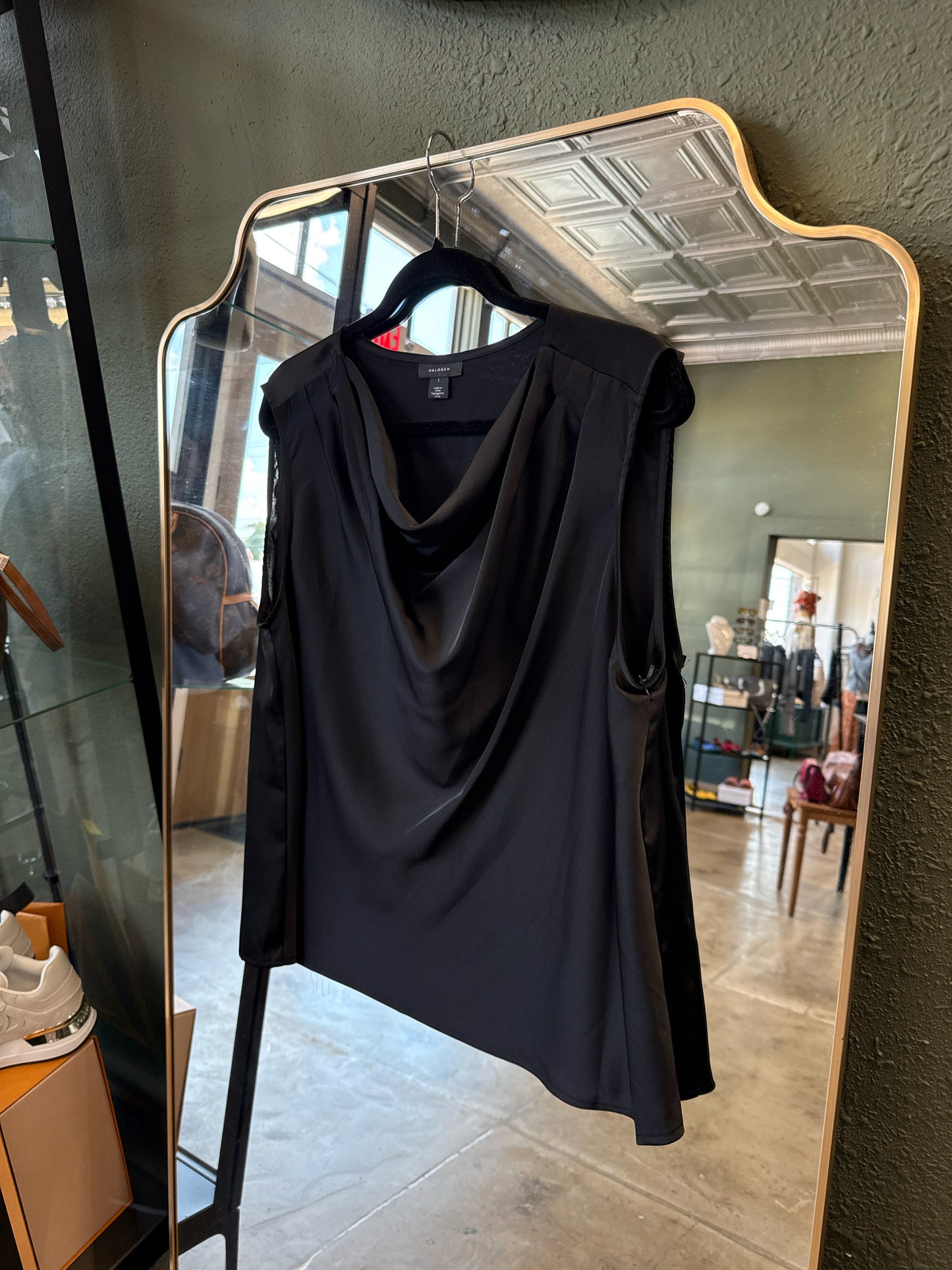 halogen Size L Black Top