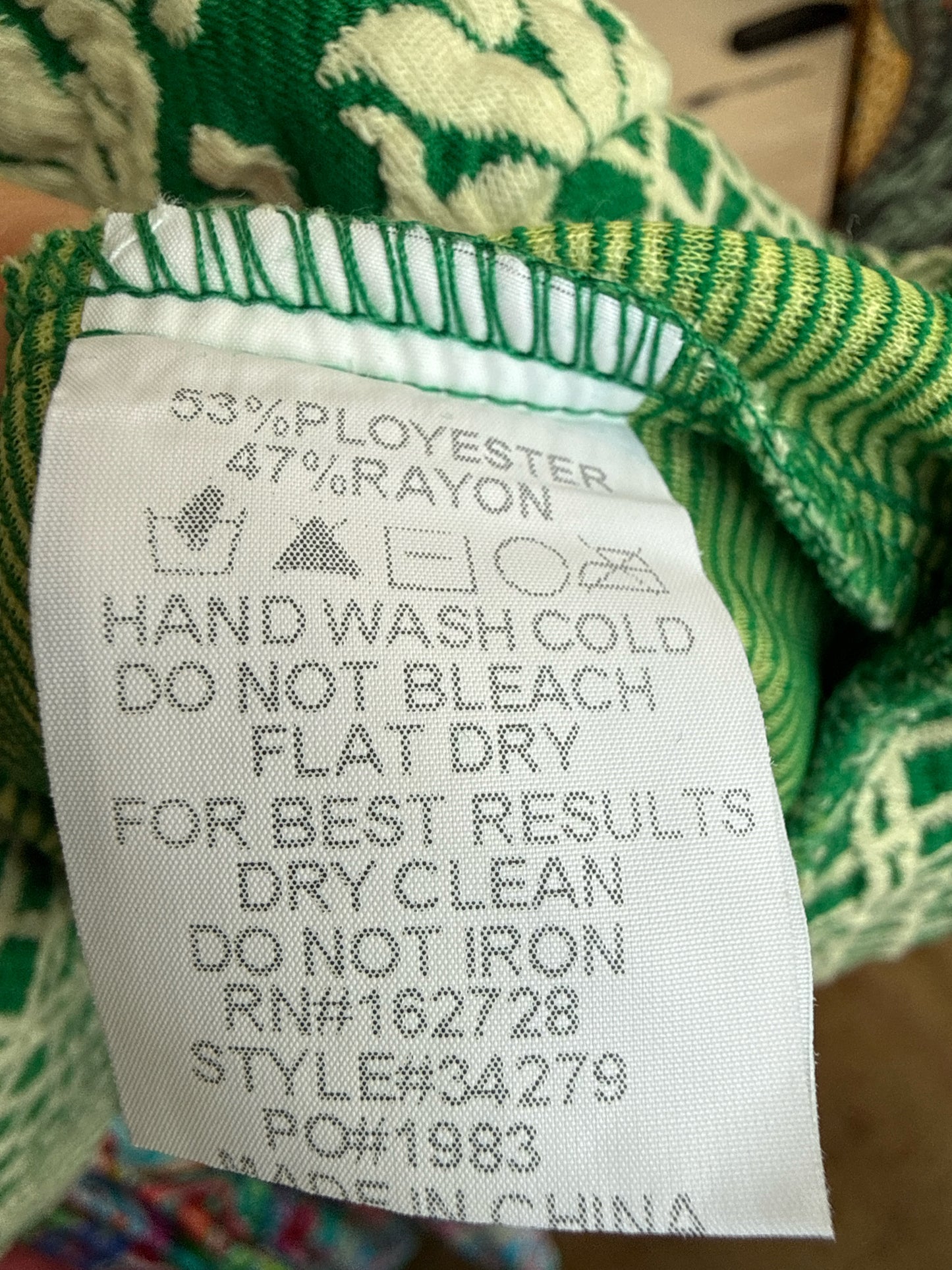 Voy Size M Green/Cream Top