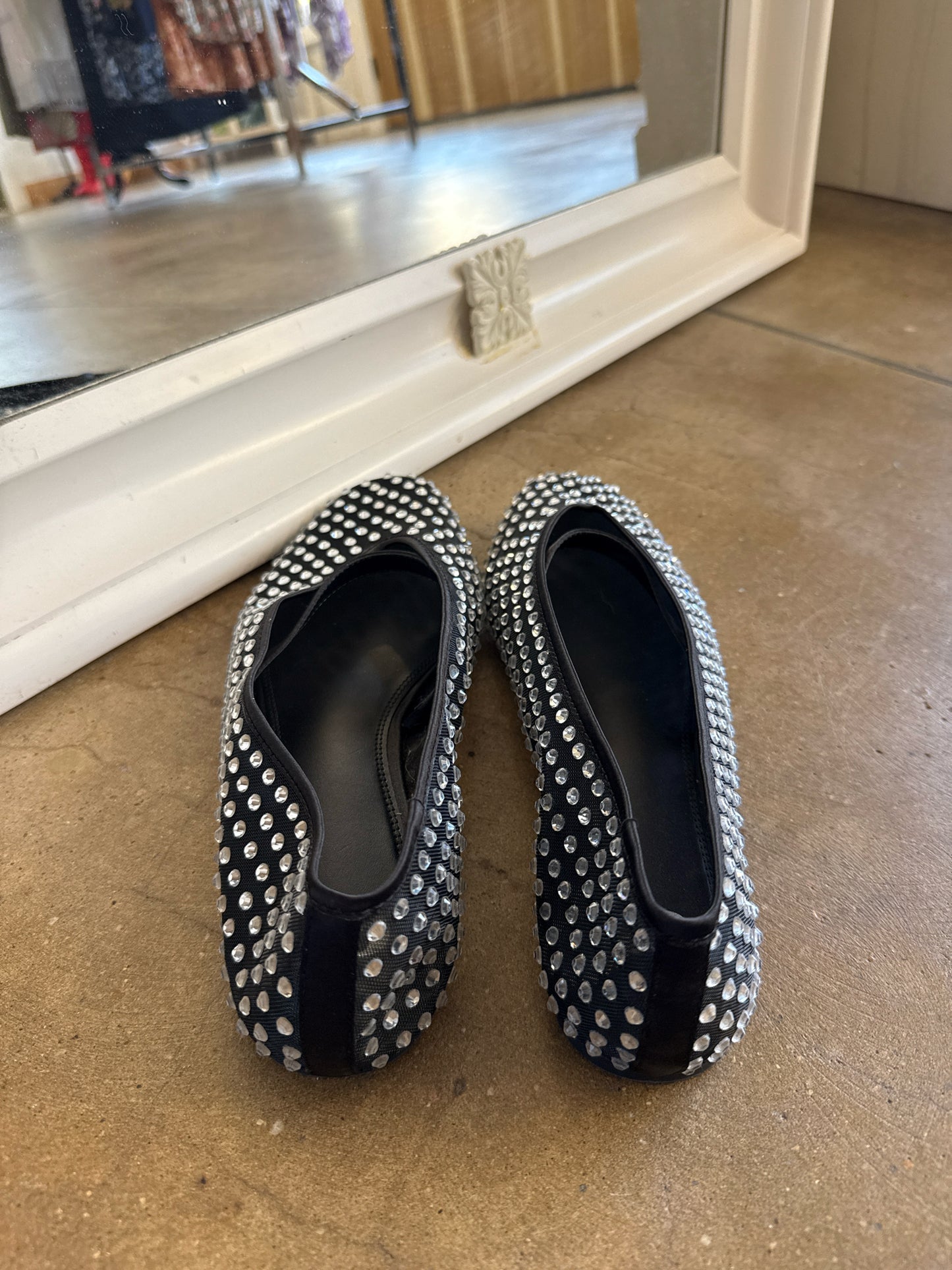 GB Shoe Size 10 Black Flats