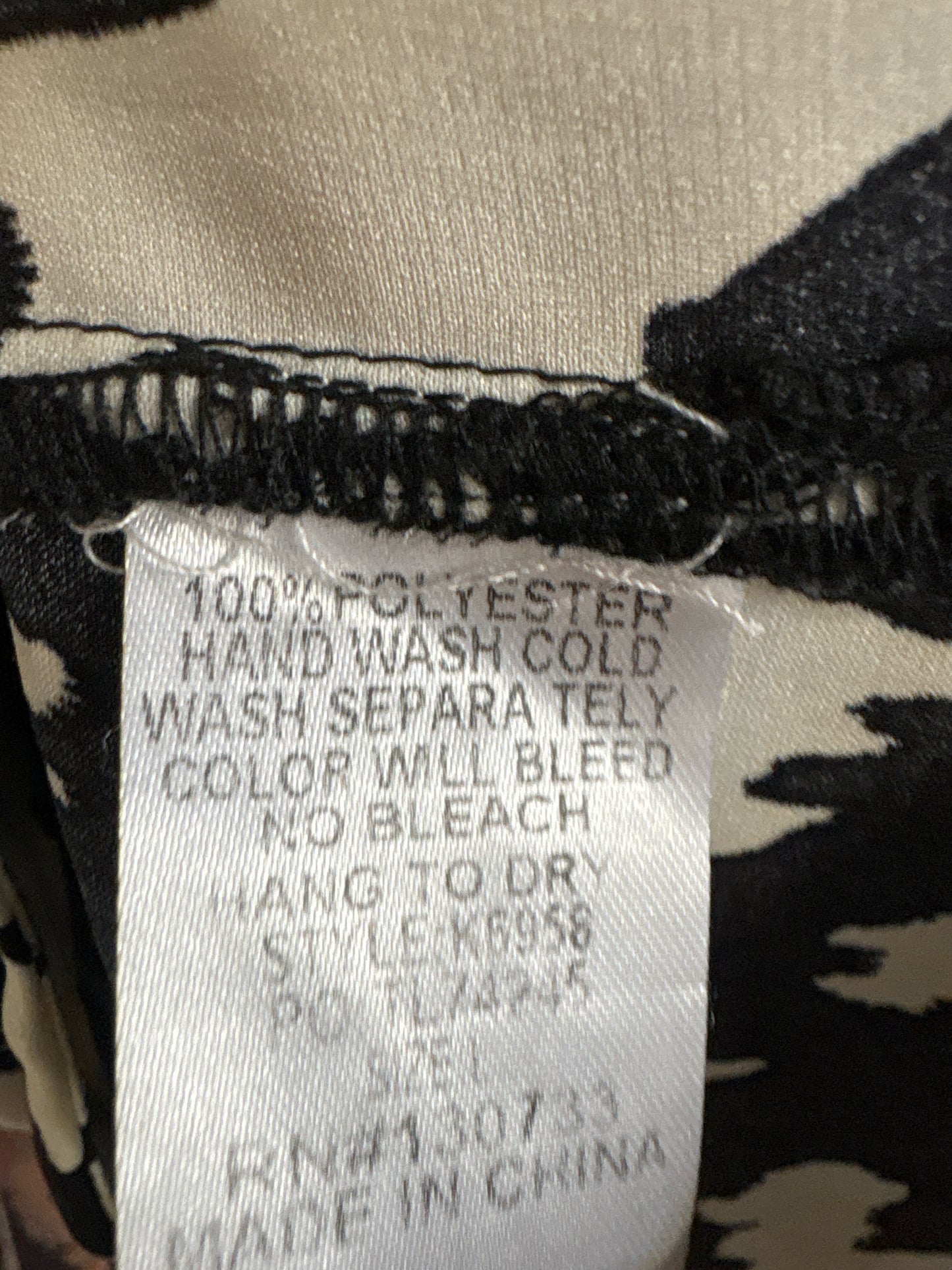 Umgee Size L Black & Off White Top