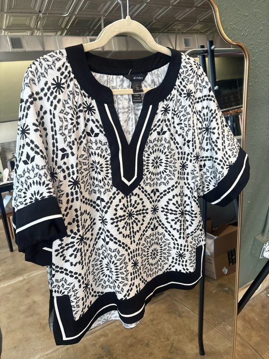 Ali Miles Size S Black & White Top