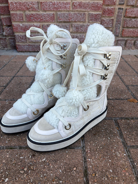 Nicholas Kirkwood Shoe Size 38/8 Cream Fur Boots