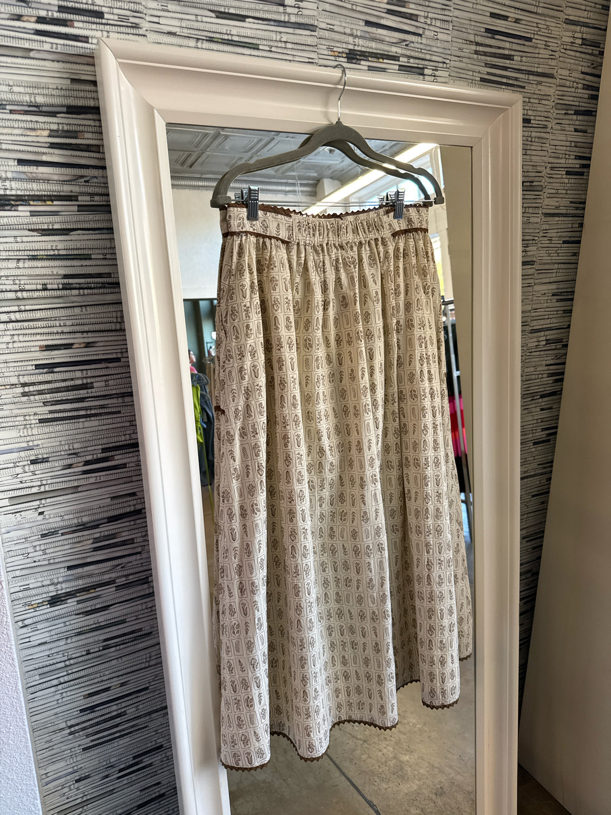 Aureum Size M Cream/Brown Skirt