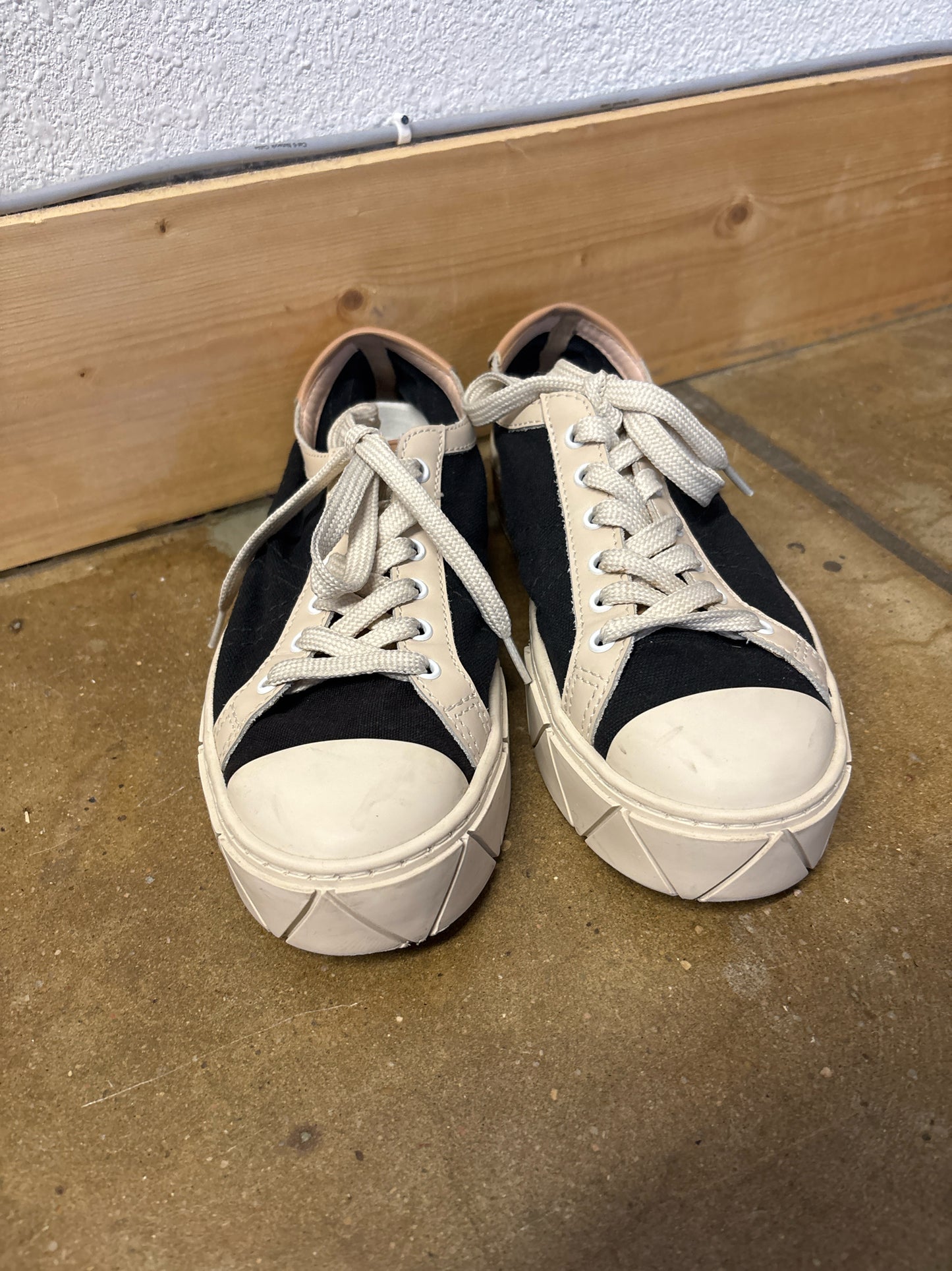 Schutz Shoe Size 8.5 Sneakers