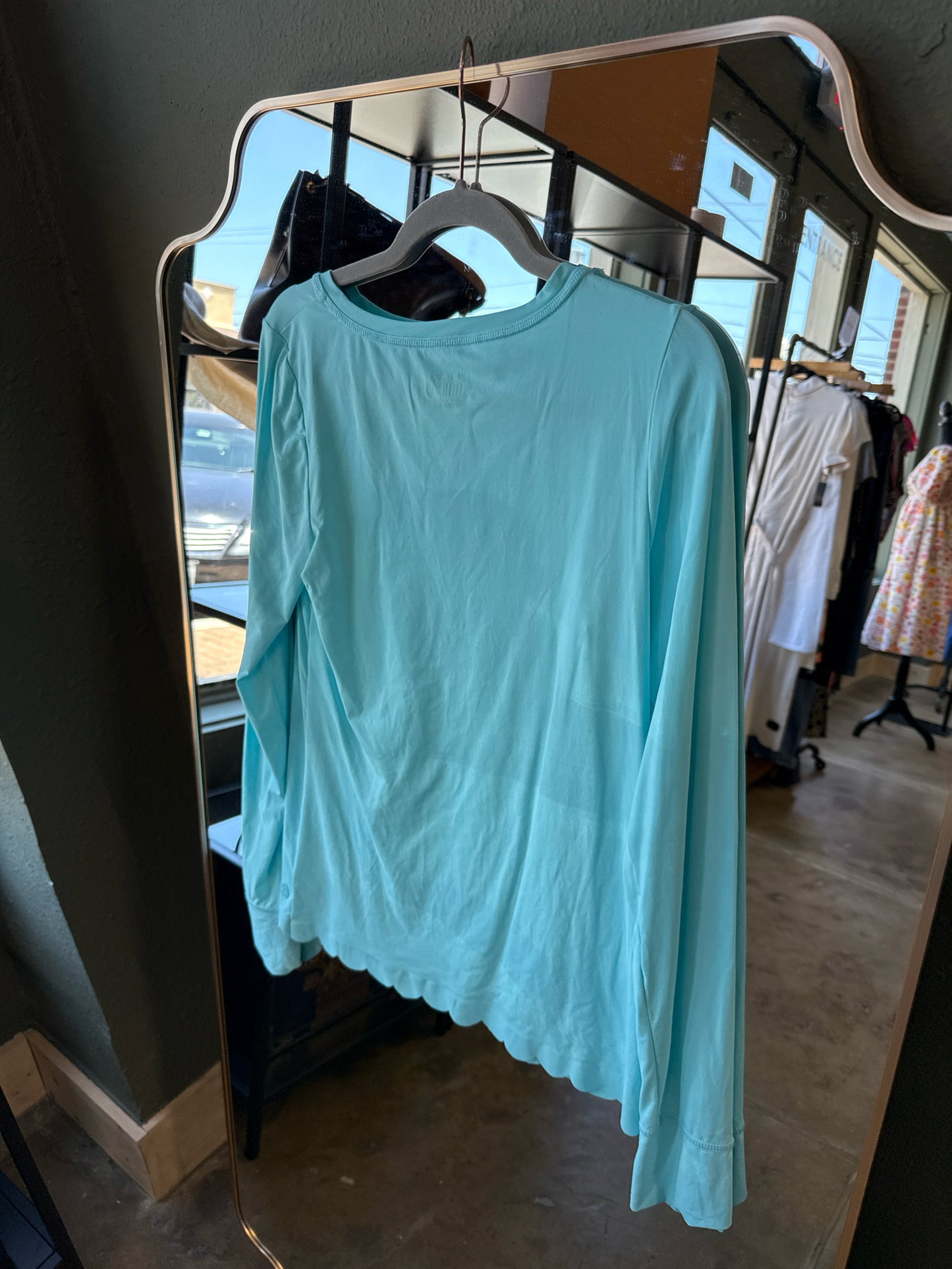 Lilly Pulitzer Size M Blue Scallop Hem Tops