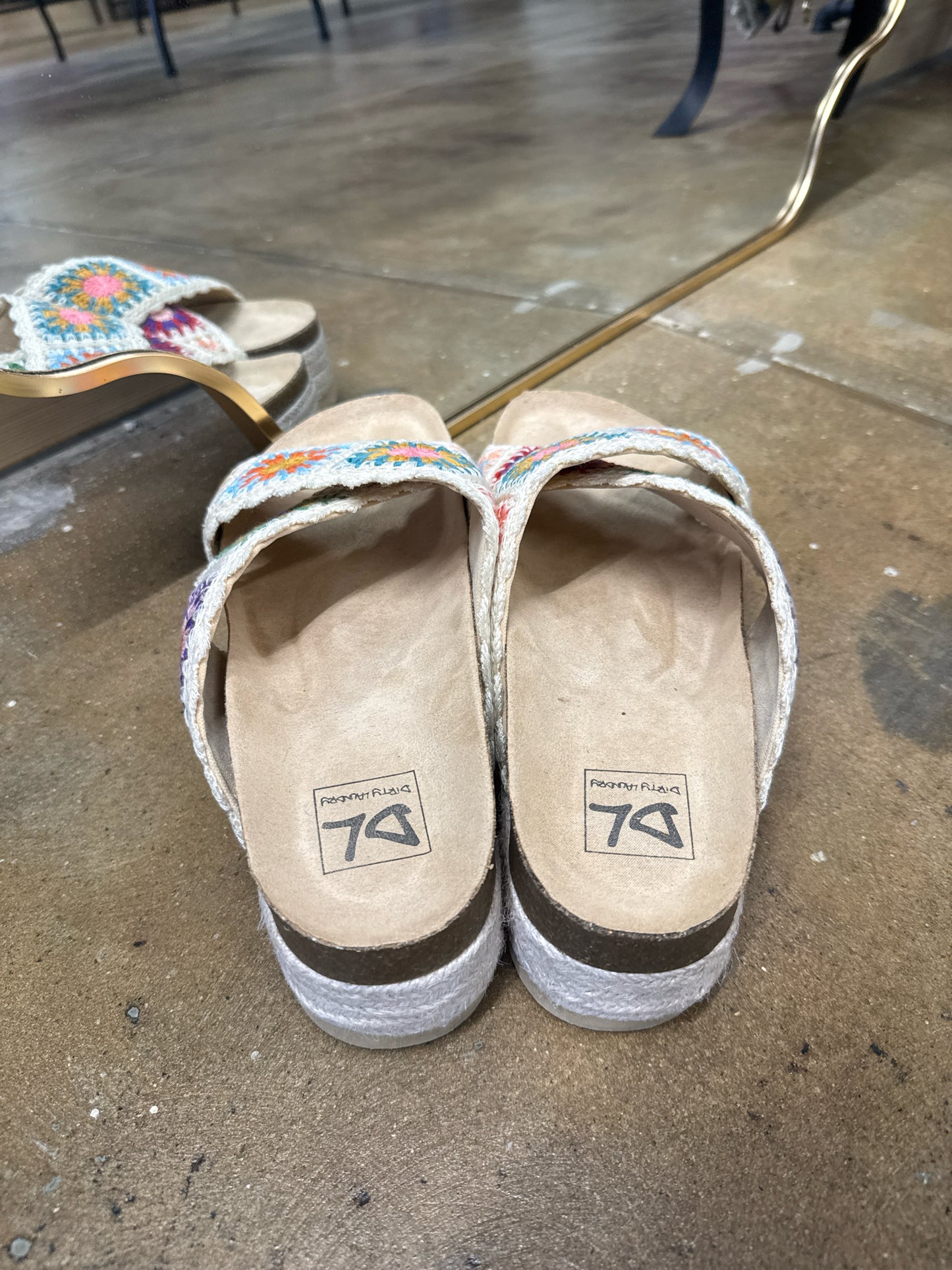 Dirty laundry Shoe Size 7.5 Tan/Multi Sandals