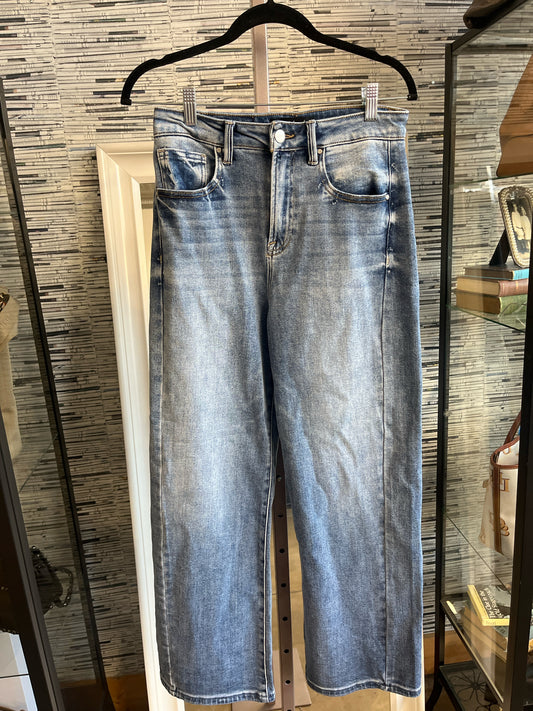 Risen Size 27 Med. Wash Jeans