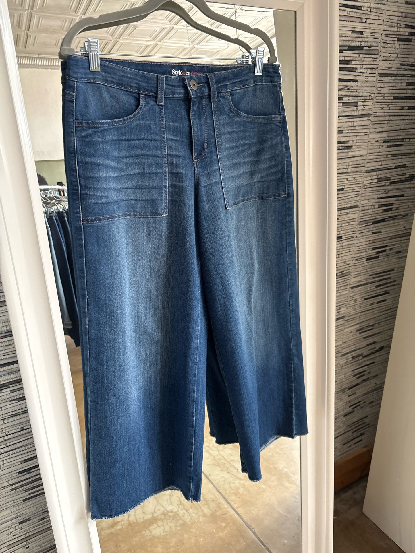 Style & Co Size 8 Denim Capris