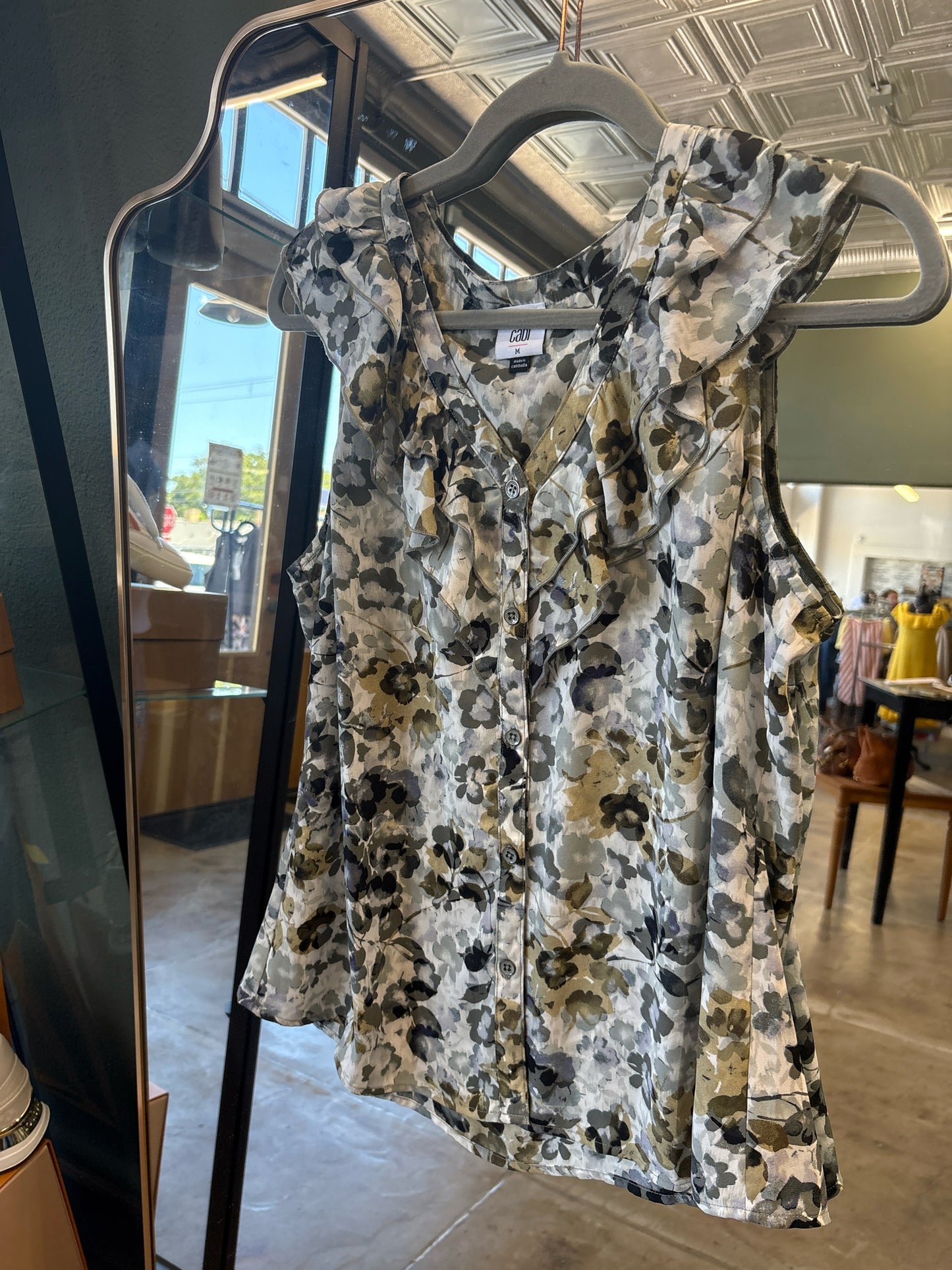 Cabi Size M Black Print Top