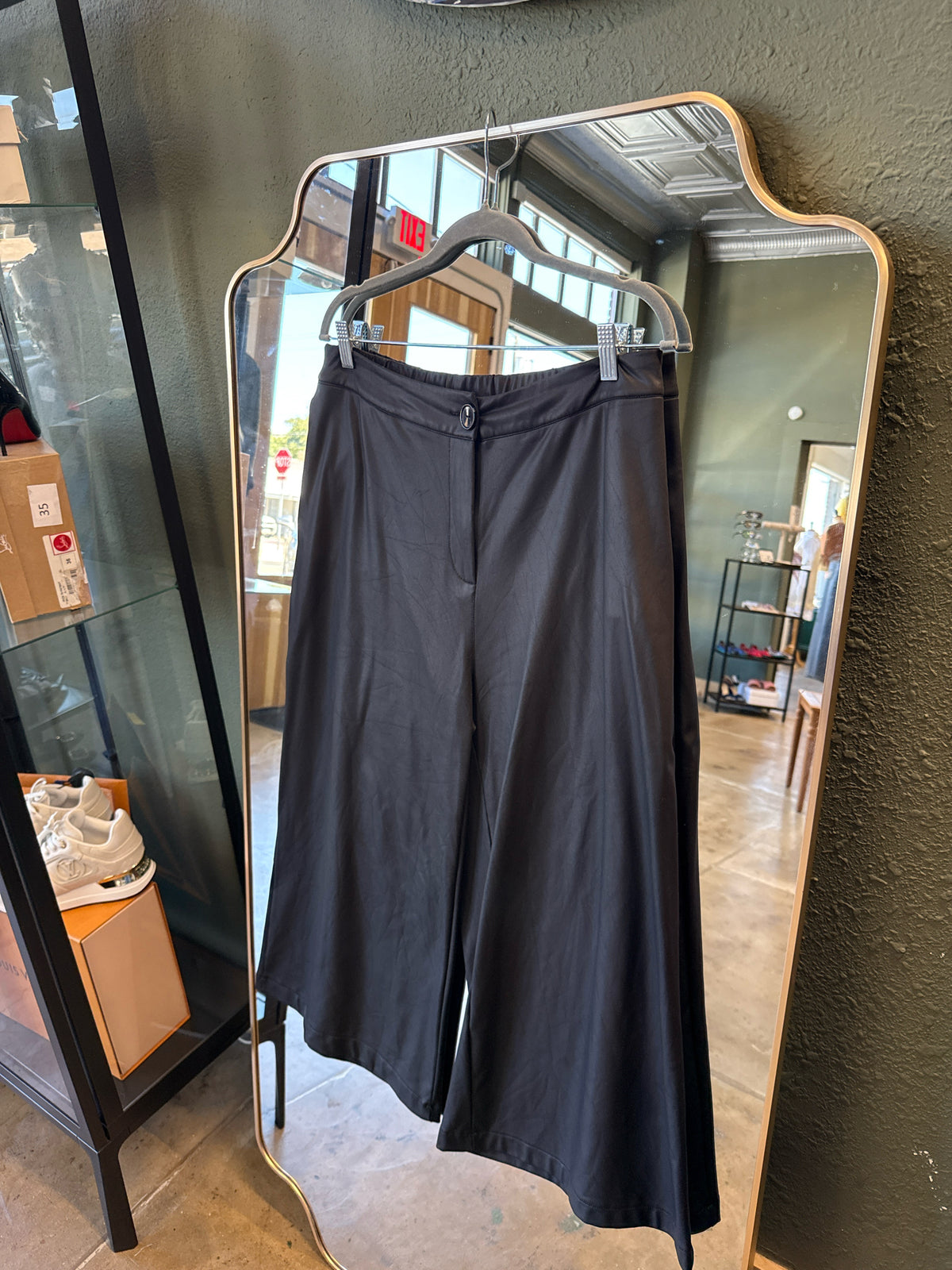 Isle Size XL Black Pants