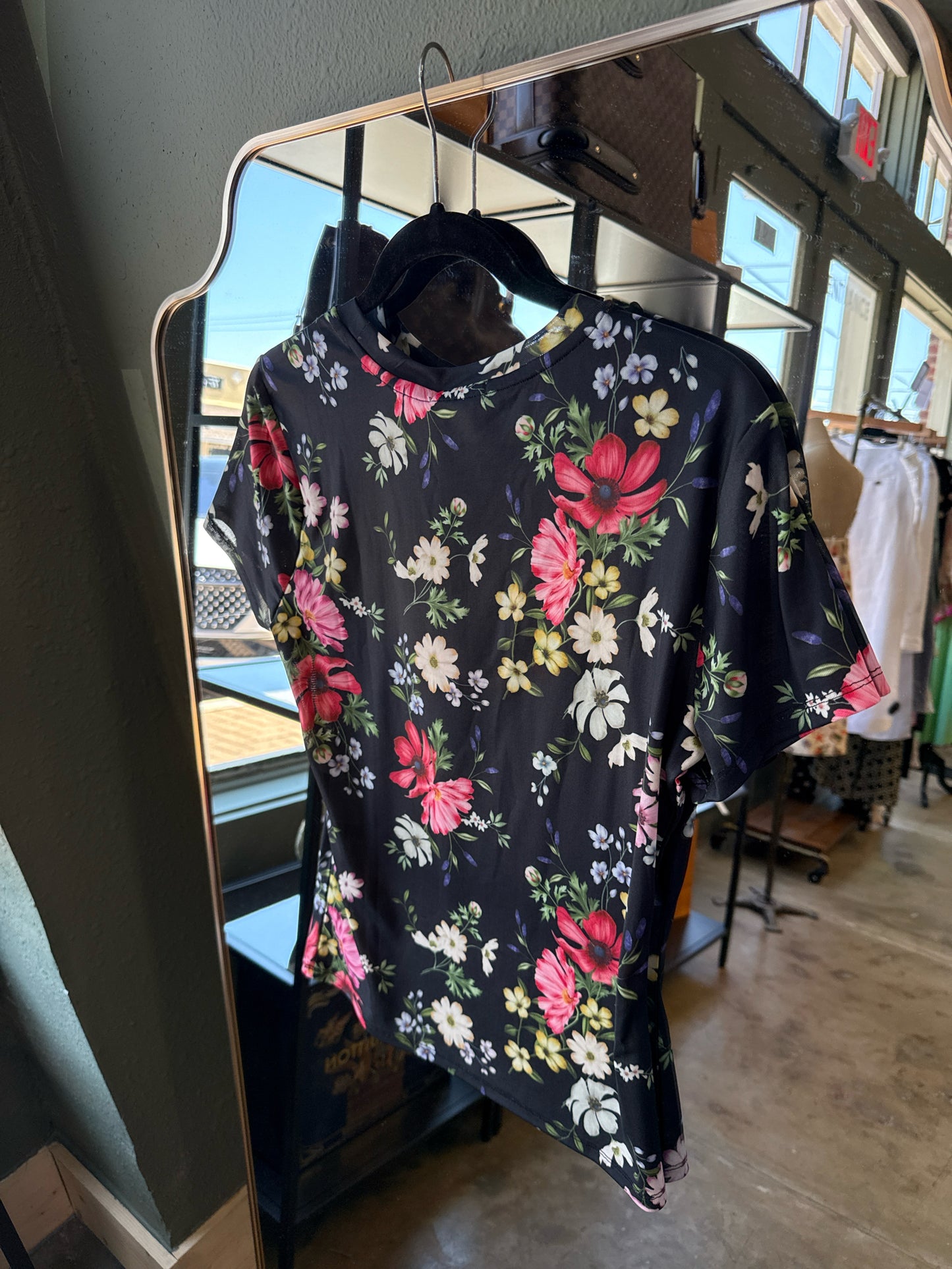 Avec Les Filles Size M black/floral Top