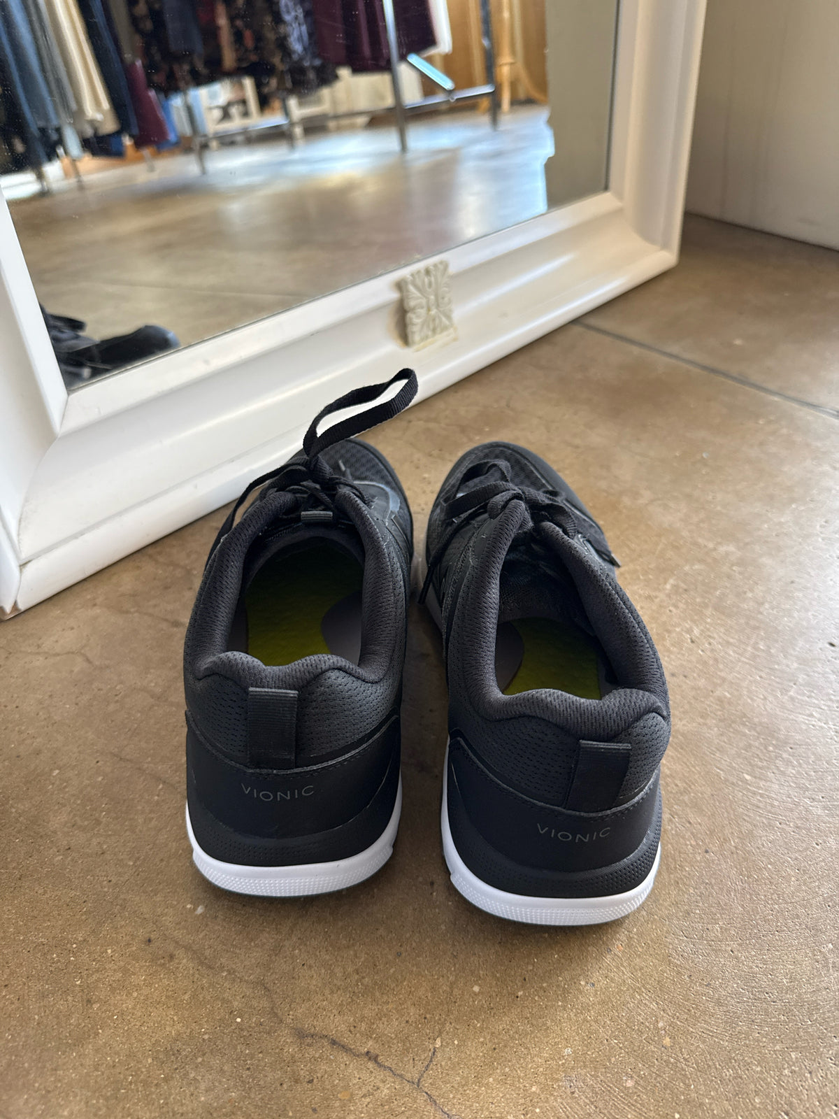 Vionic Shoe Size 9.5 Black Sneakers