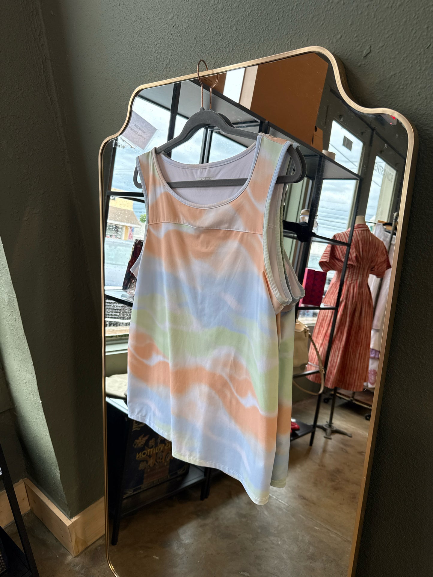 Columbia Size XL Orange/Blue Tanks