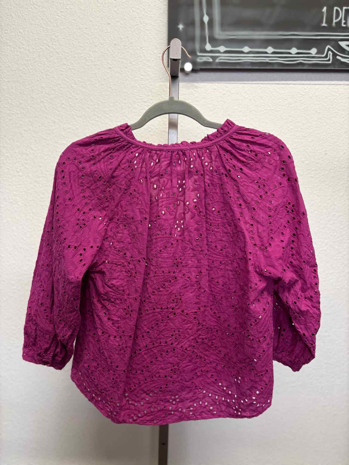 EVEREVE Size M Purple Eyelet Top