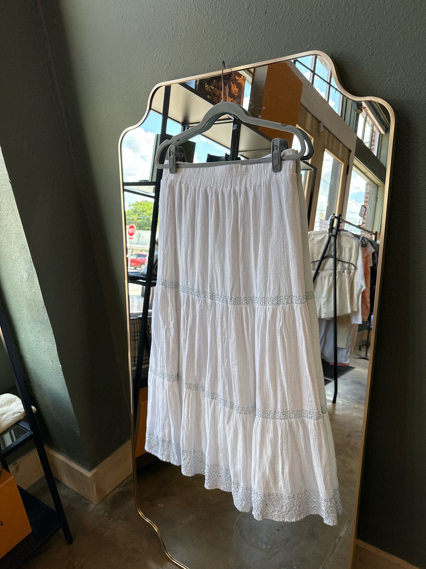Wonderly Size M White Skirt