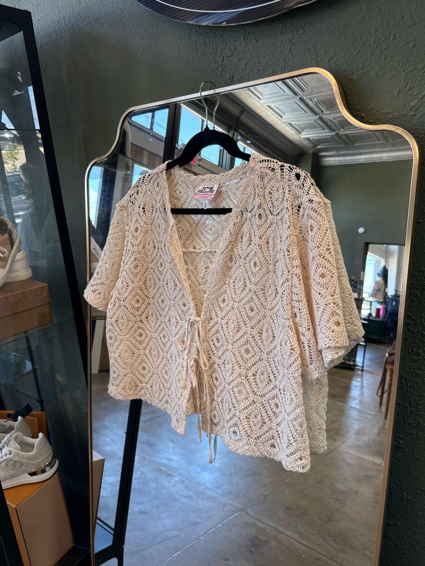 Future Collective Size L Cream Top