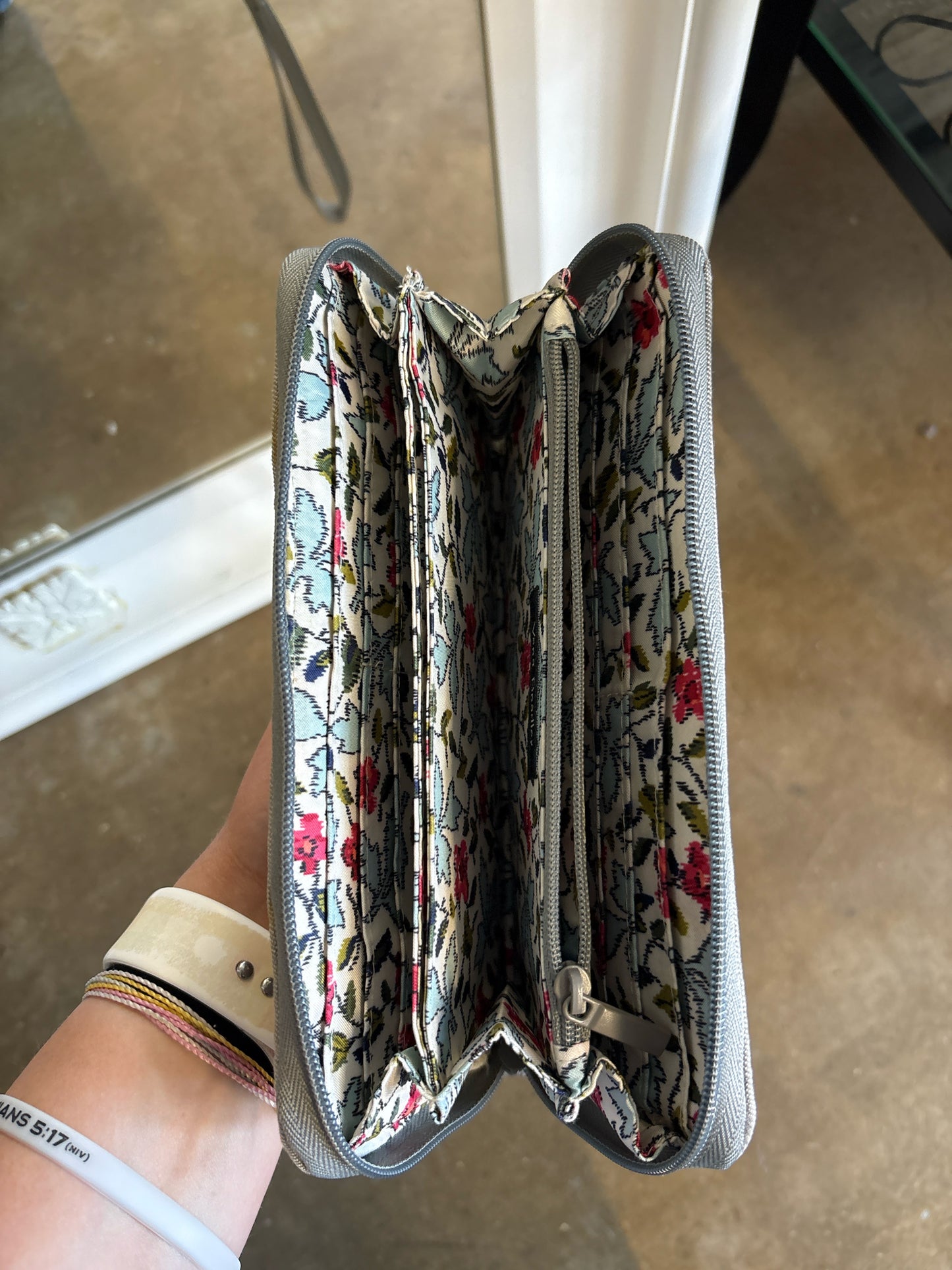 VERA BRADLEY Gray Embroidered Wallet/Wristlet