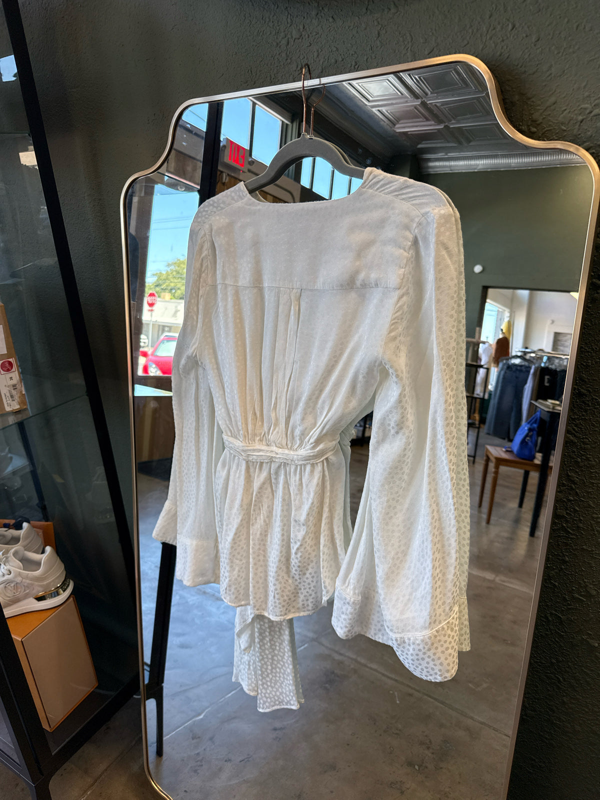 BCBGMAXAZRIA Size XS White Top