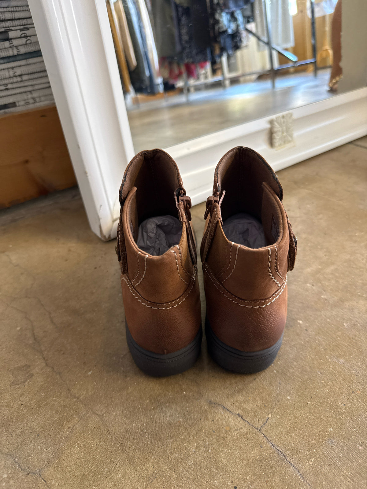 Clarks Shoe Size 7.5 Brown Boots