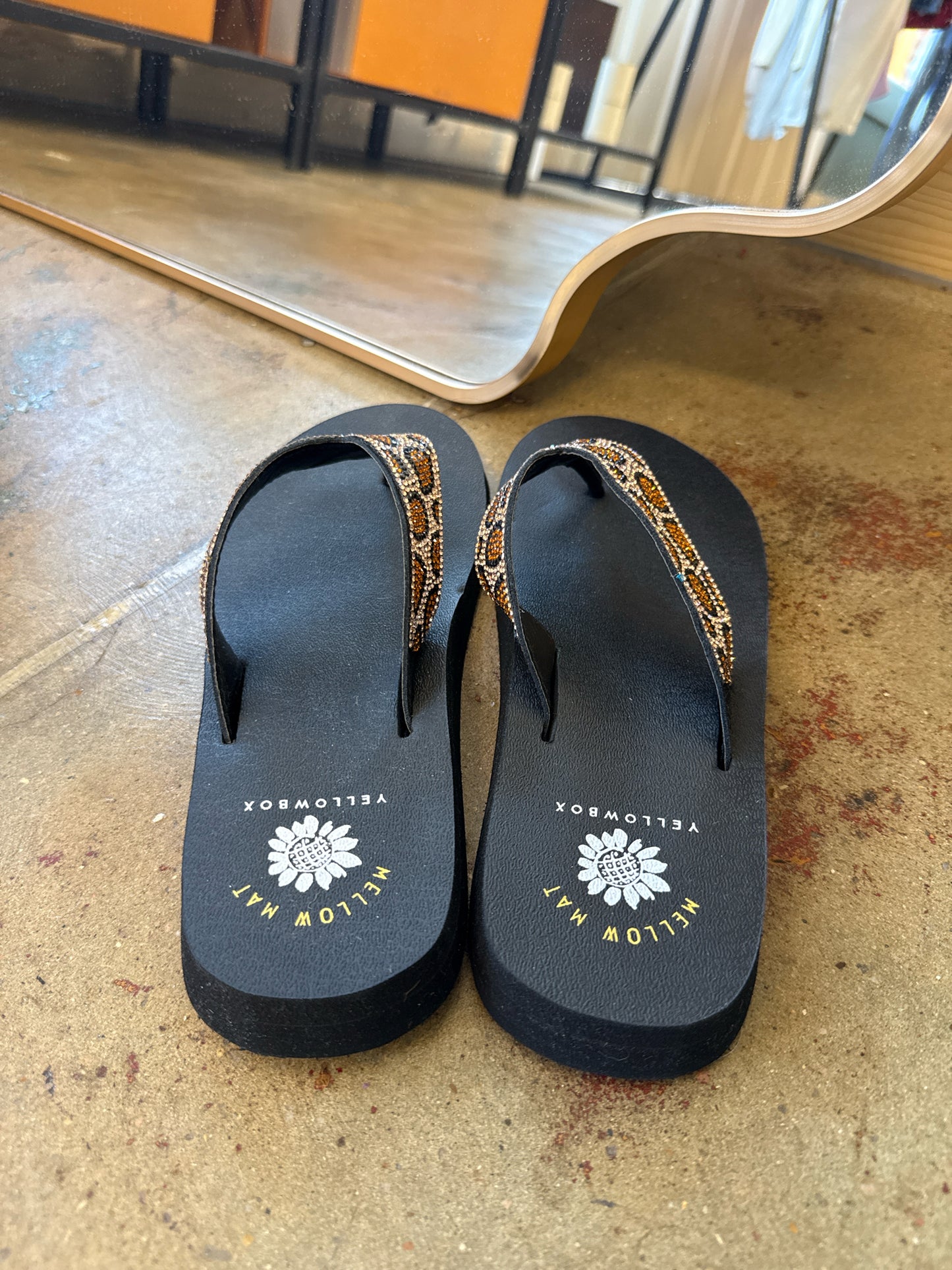 Yellow Box Shoe Size 7 Black/Brown Flip Flops