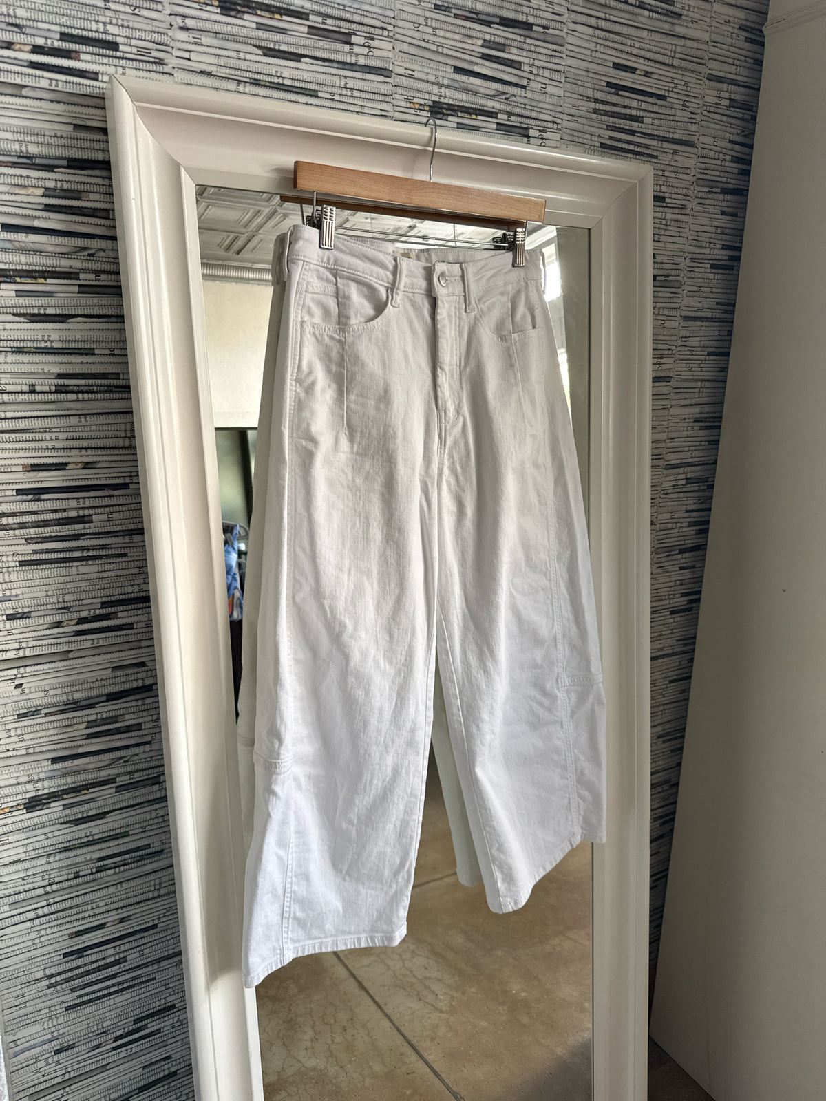 Pilcro Size 27 White Pants