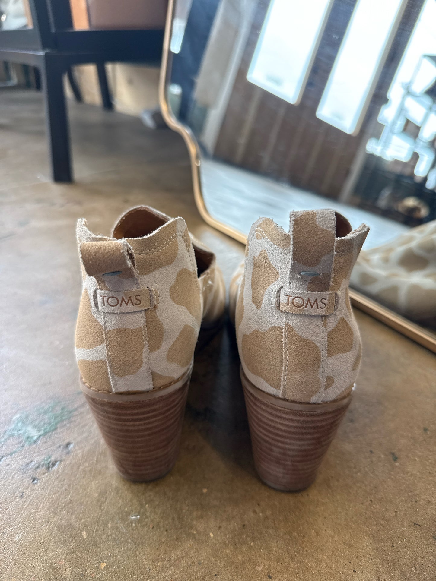 Toms Shoe Size 9 Tan Boots