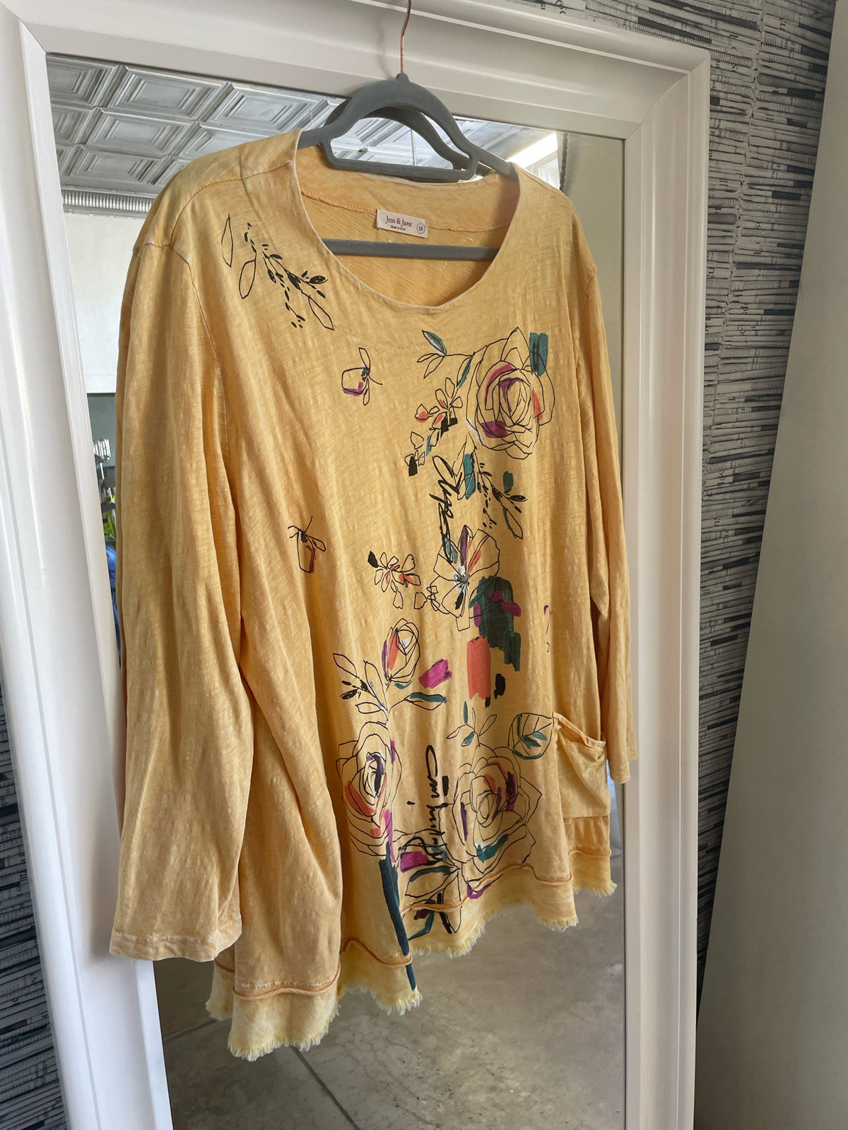 Jess & Jane Size 1X Yellow Print Top