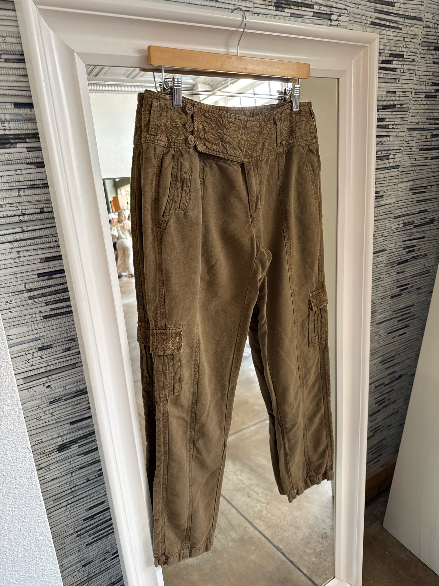 sundance Size 6 Bronze Pants
