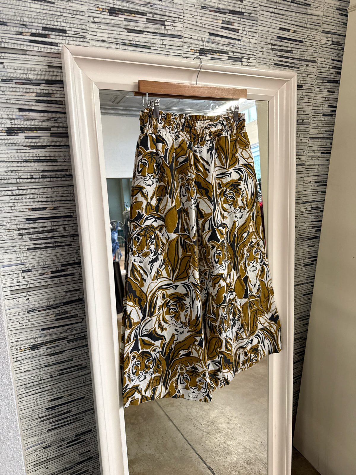 Anthropologie Size XS Brown/White Pants