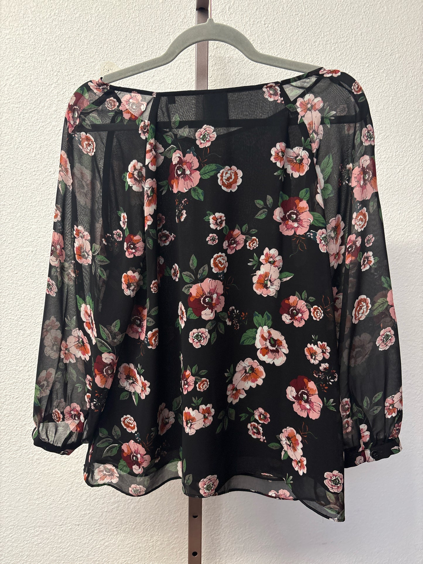 Cabi Size M Black/Multi Floral Top