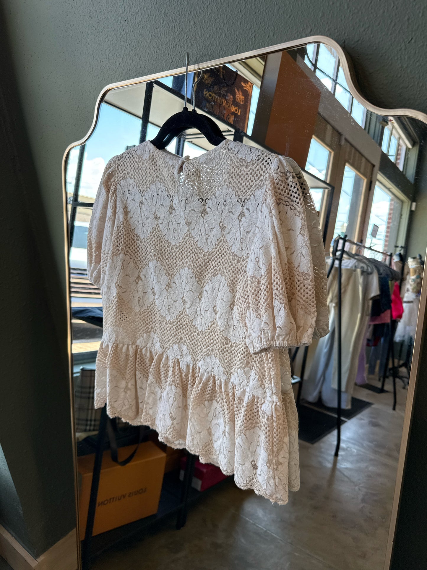 Dolan Size S Cream Top