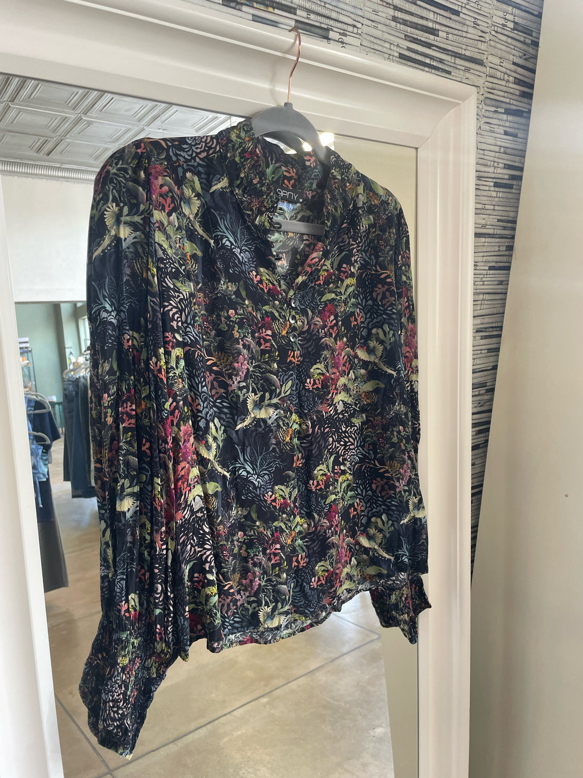 APNY Size M black multi Top