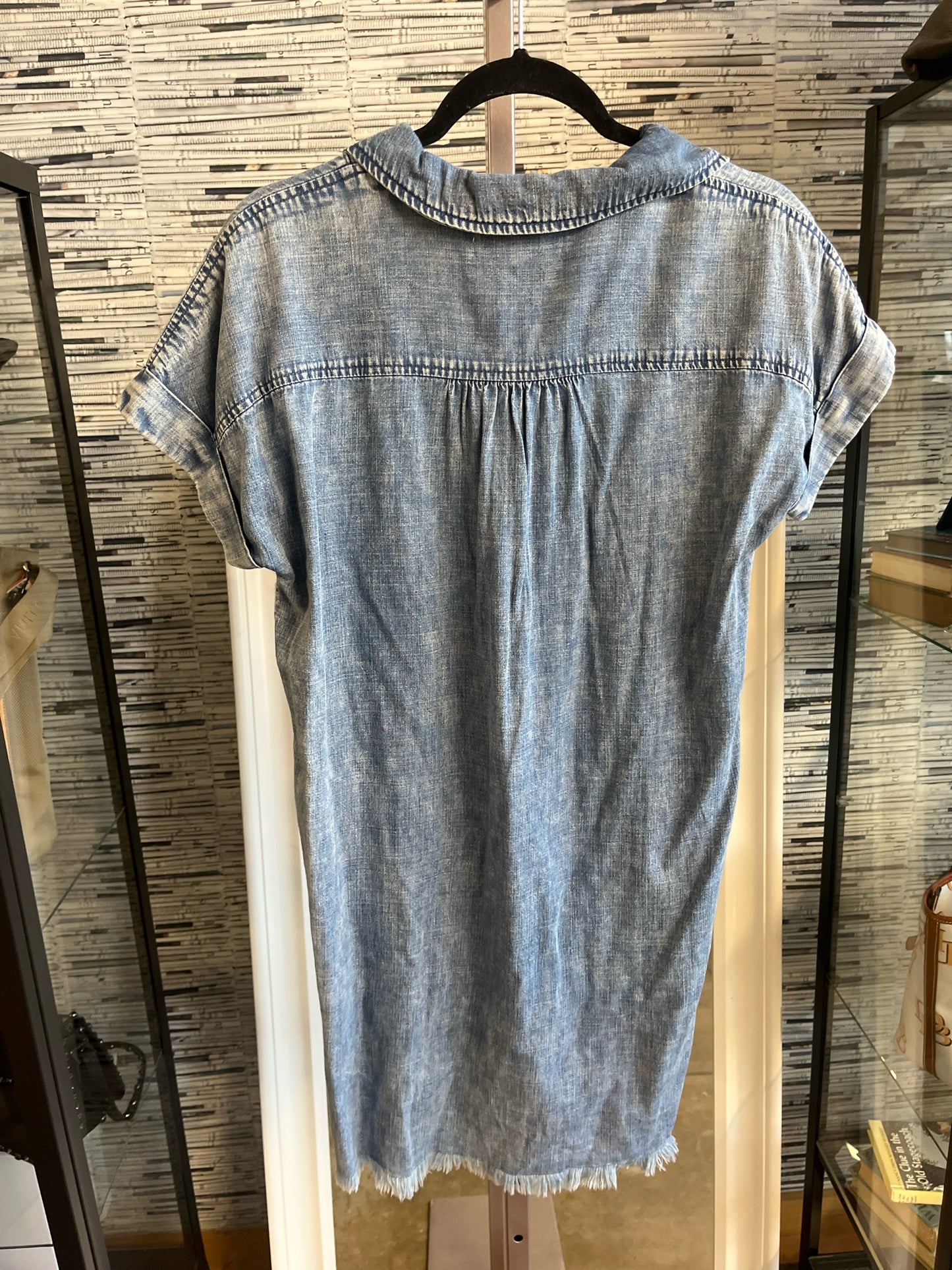 BILLY T Size S Chambray shortsleeve Top
