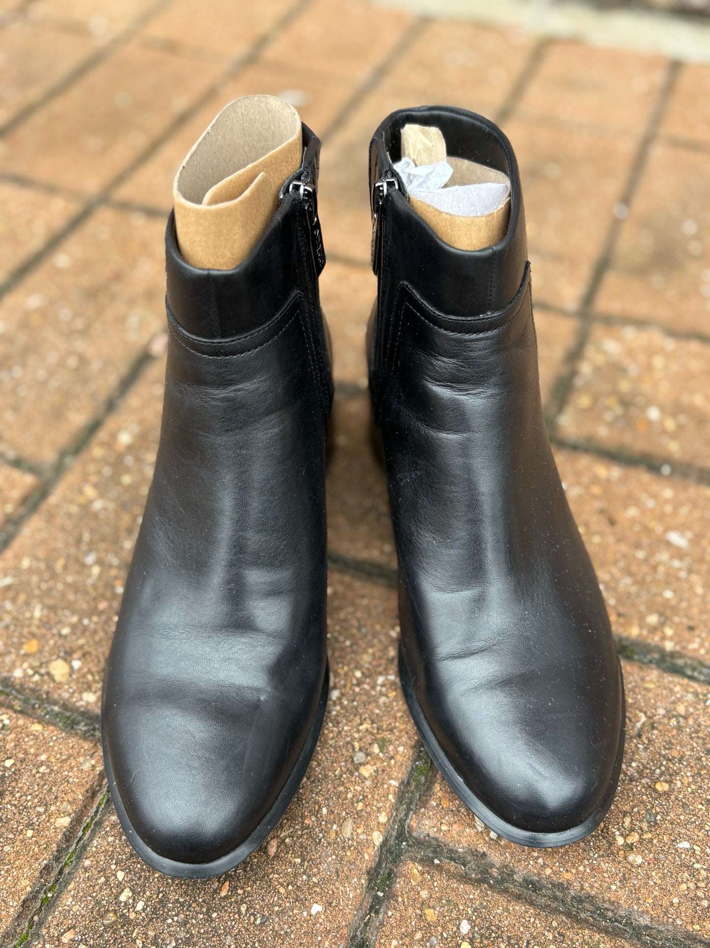 Vionic Shoe Size 7 Black Boots