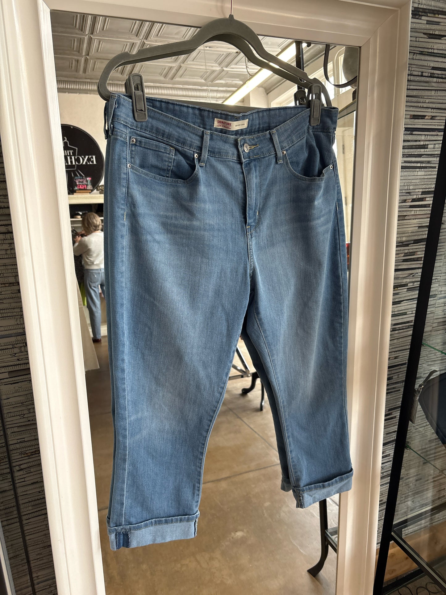 Levis Size 16 Light Wash Capris