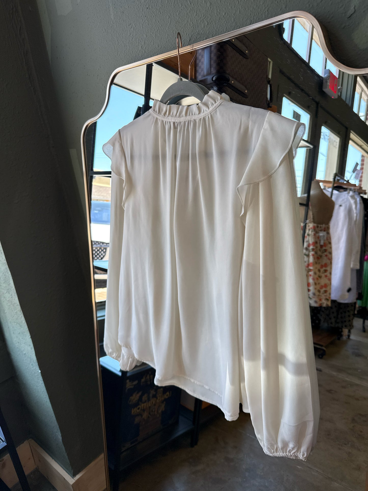 LOFT Size M Cream Top