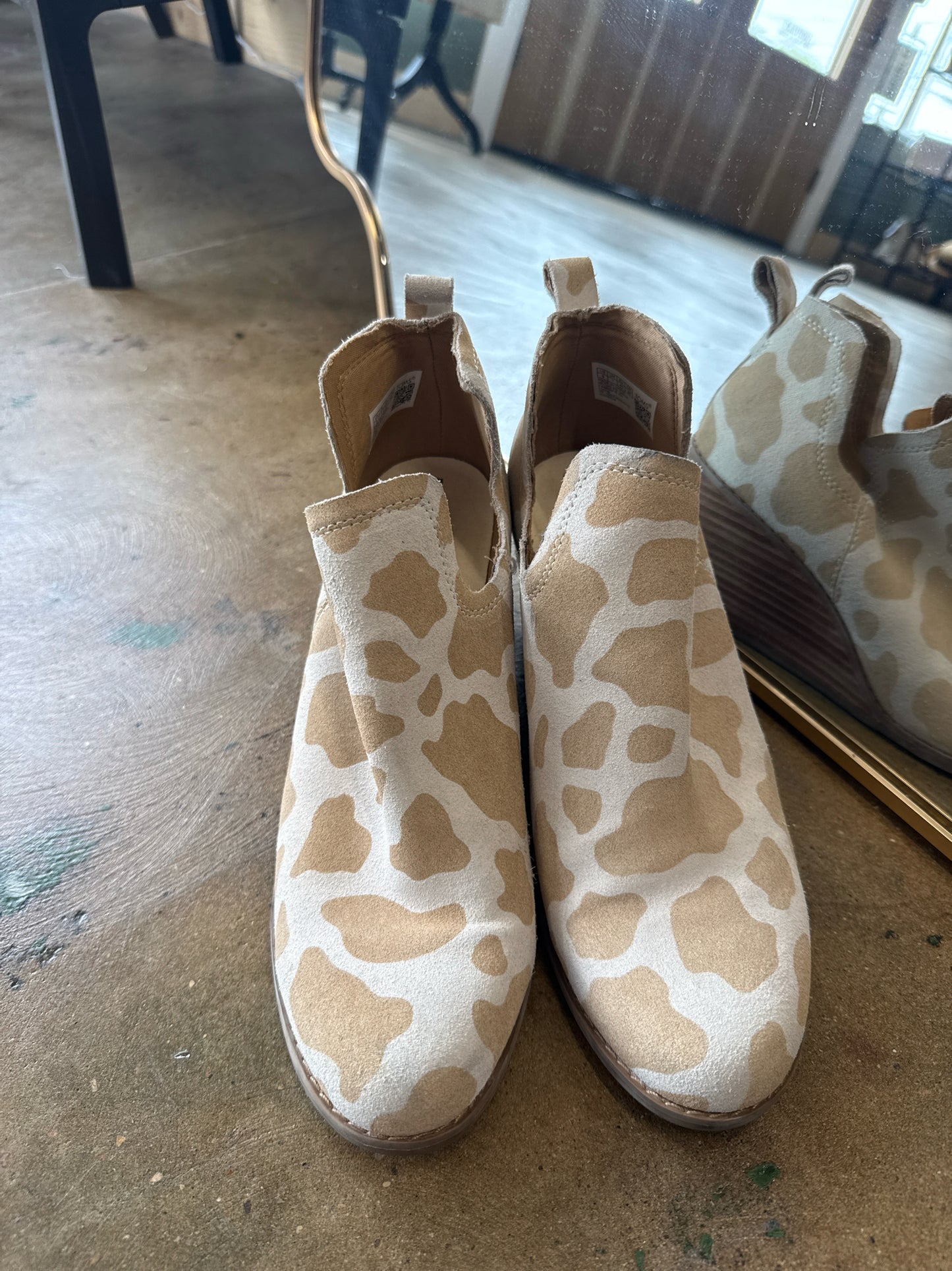 Toms Shoe Size 9 Tan Boots
