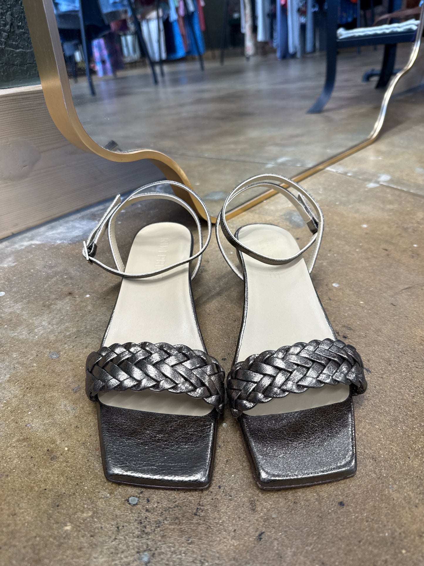 Kiki Price Shoe Size 37 Sandals