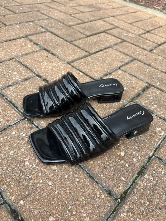 Circus Ny Shoe Size 6 Black Sandals