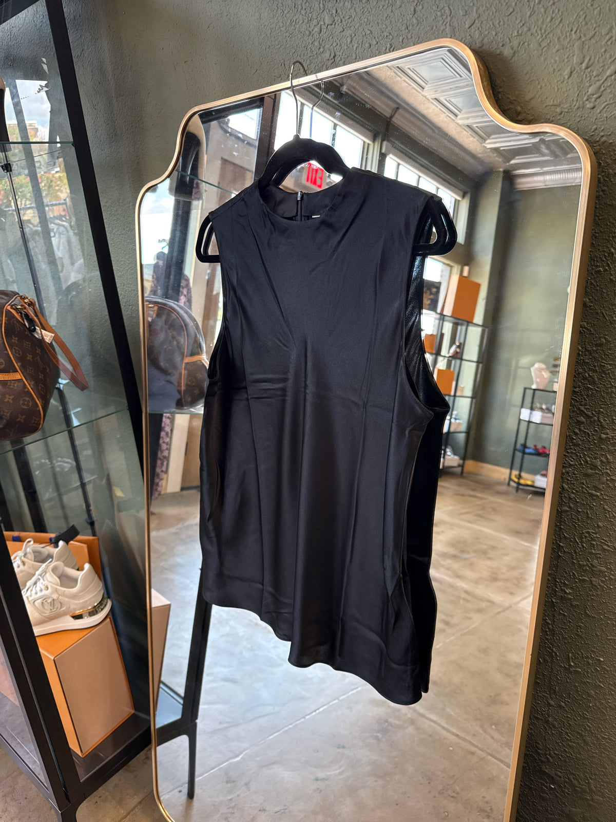 BR Size L Black Top