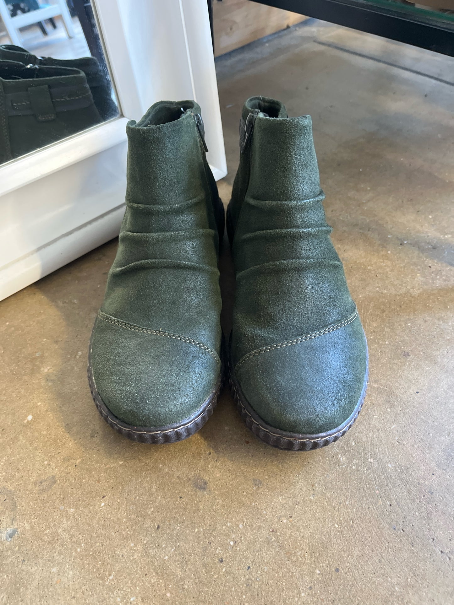 Clarks Shoe Size 7.5 Green bootie Boots