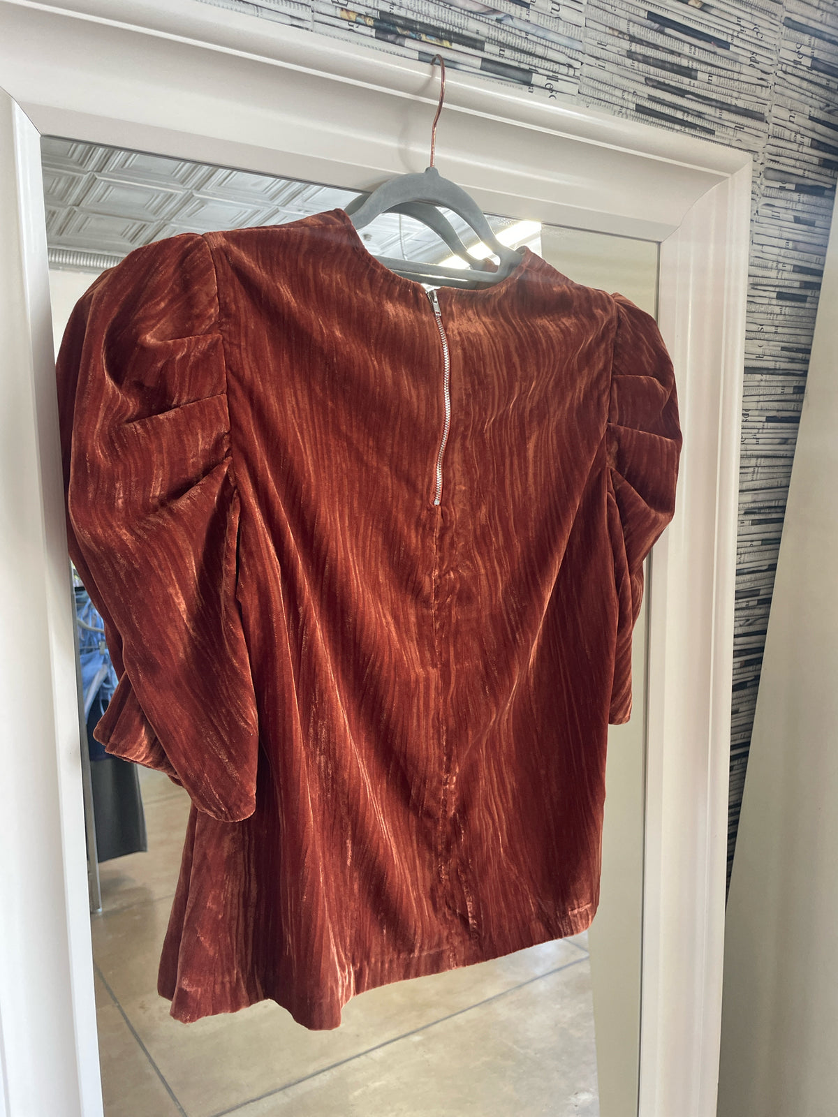 WAYF Size M Burnt Dark Orange Top
