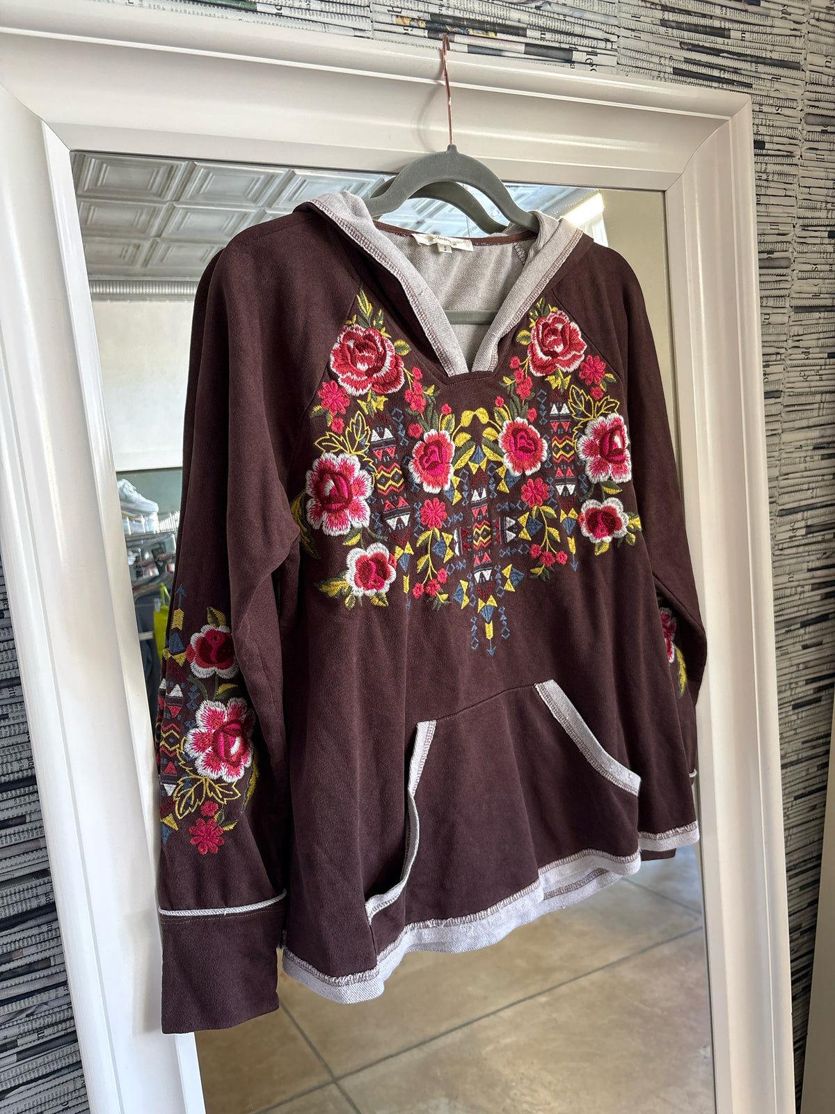 Andree Size S Brown Embroid. Floral Sweatshirt/Hoodie