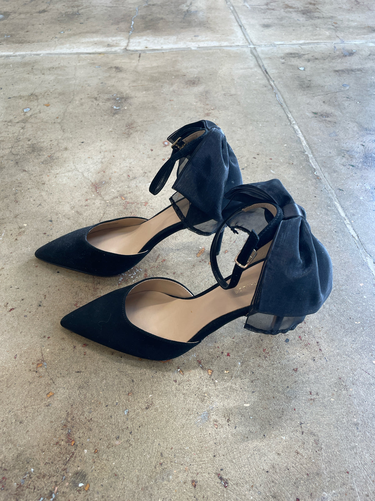 ANN TAYLOR Shoe Size 6 Black Heels