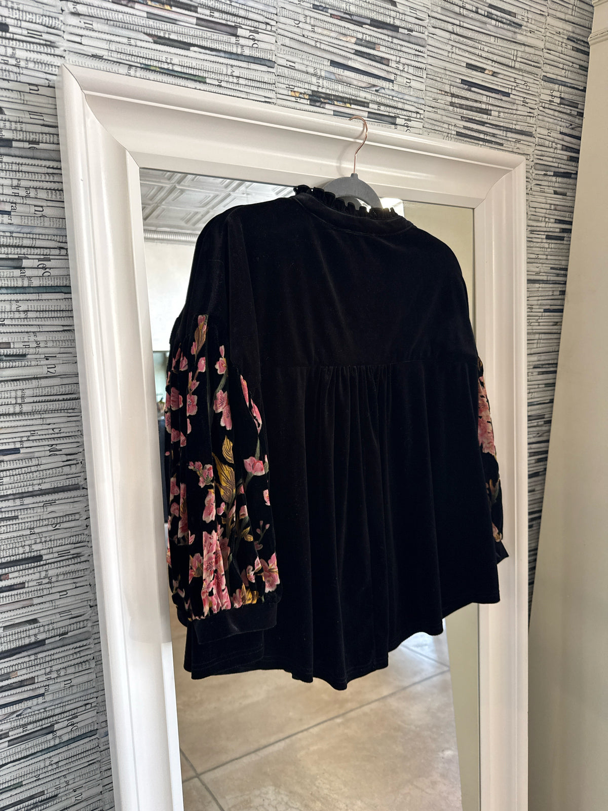 Umgee Size L Black Top