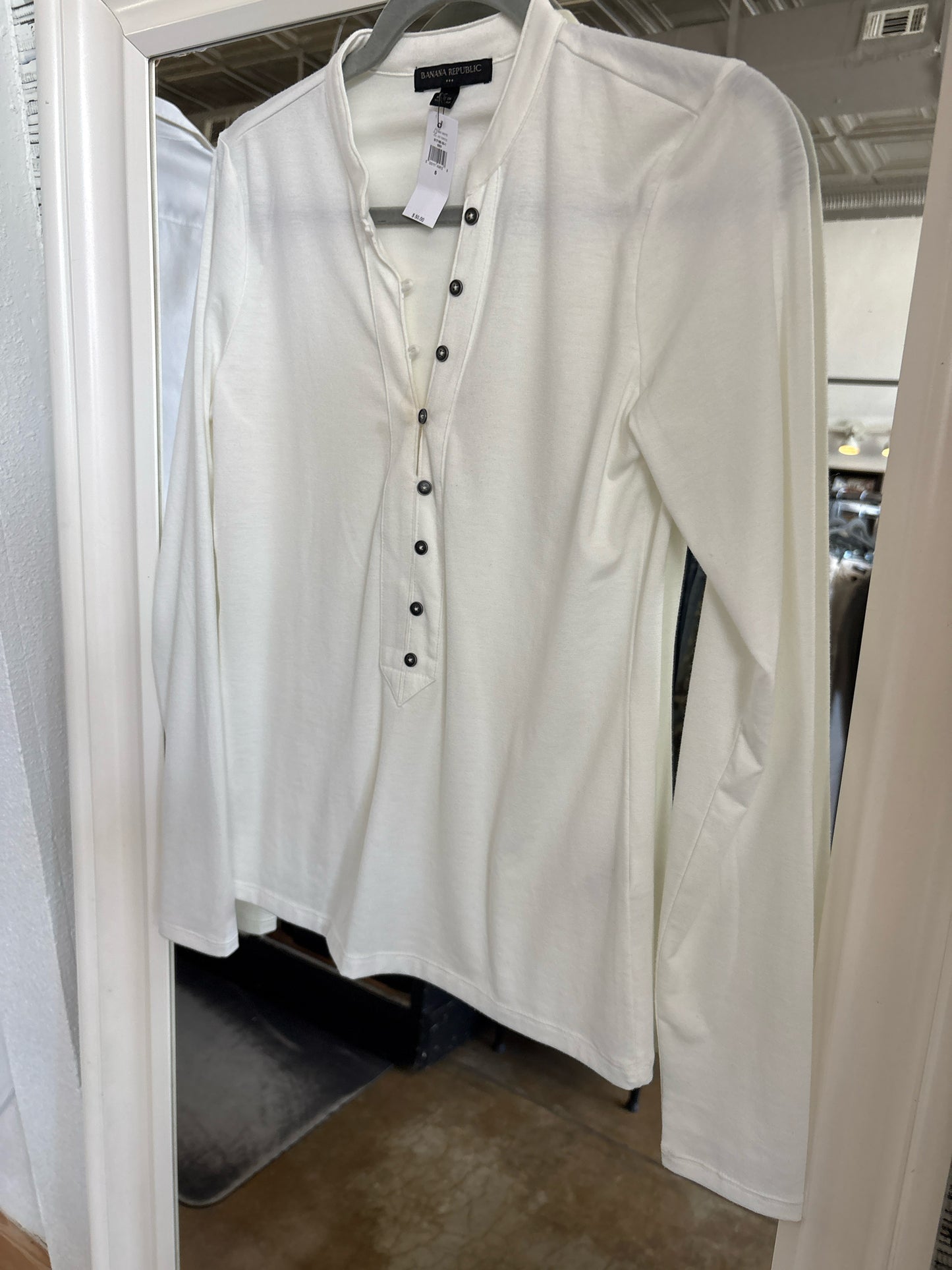 Banana Republic Size S off white Top