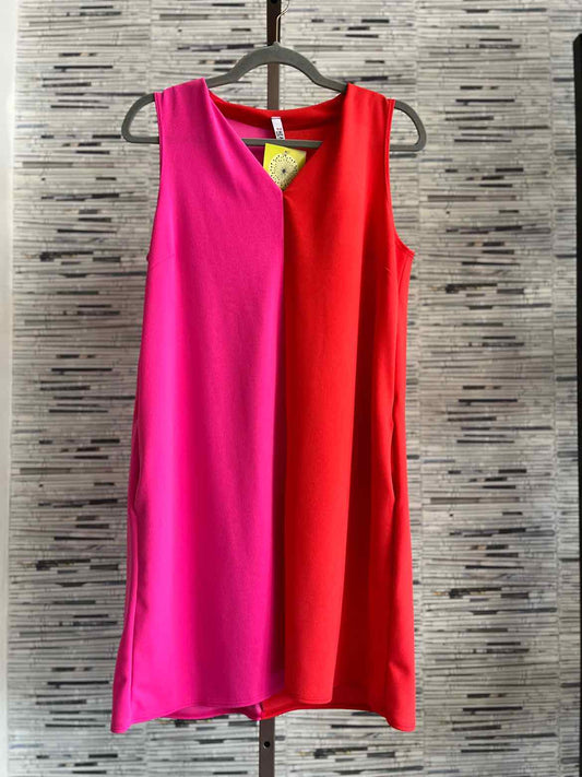 2 Hearts Size M Red/Pink Color Block Dress