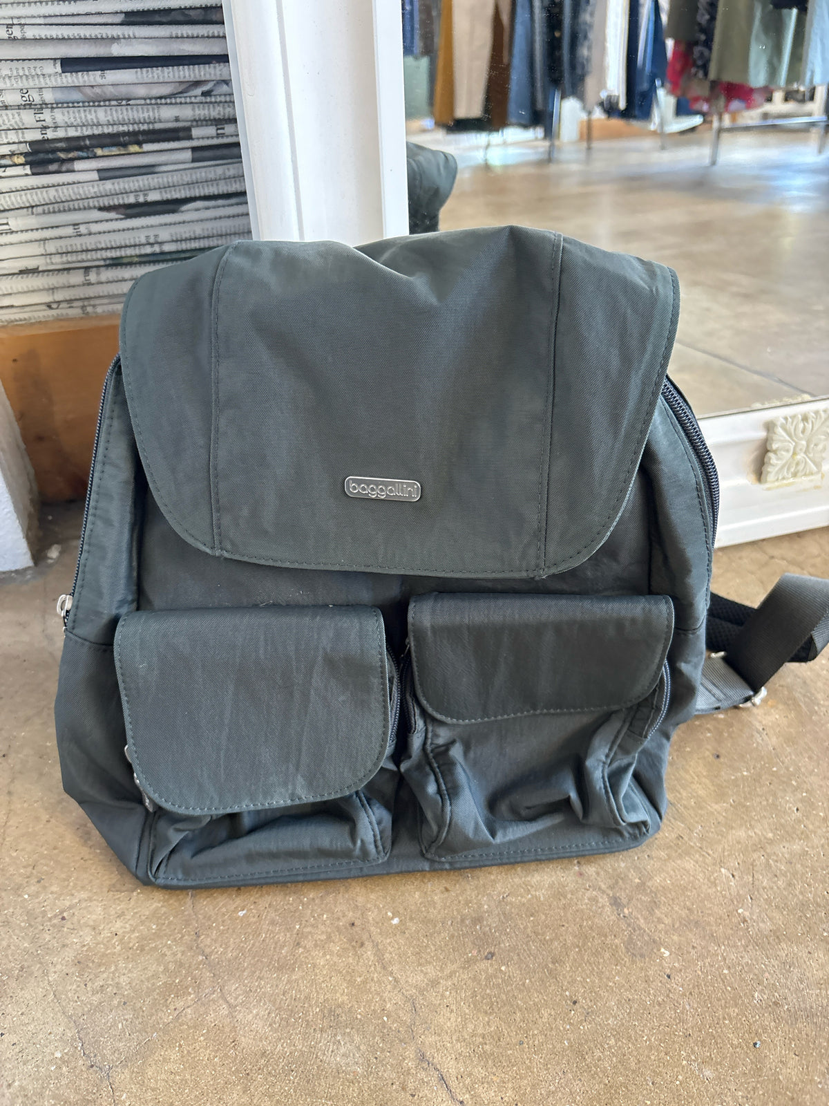 Baggallini grey Bag